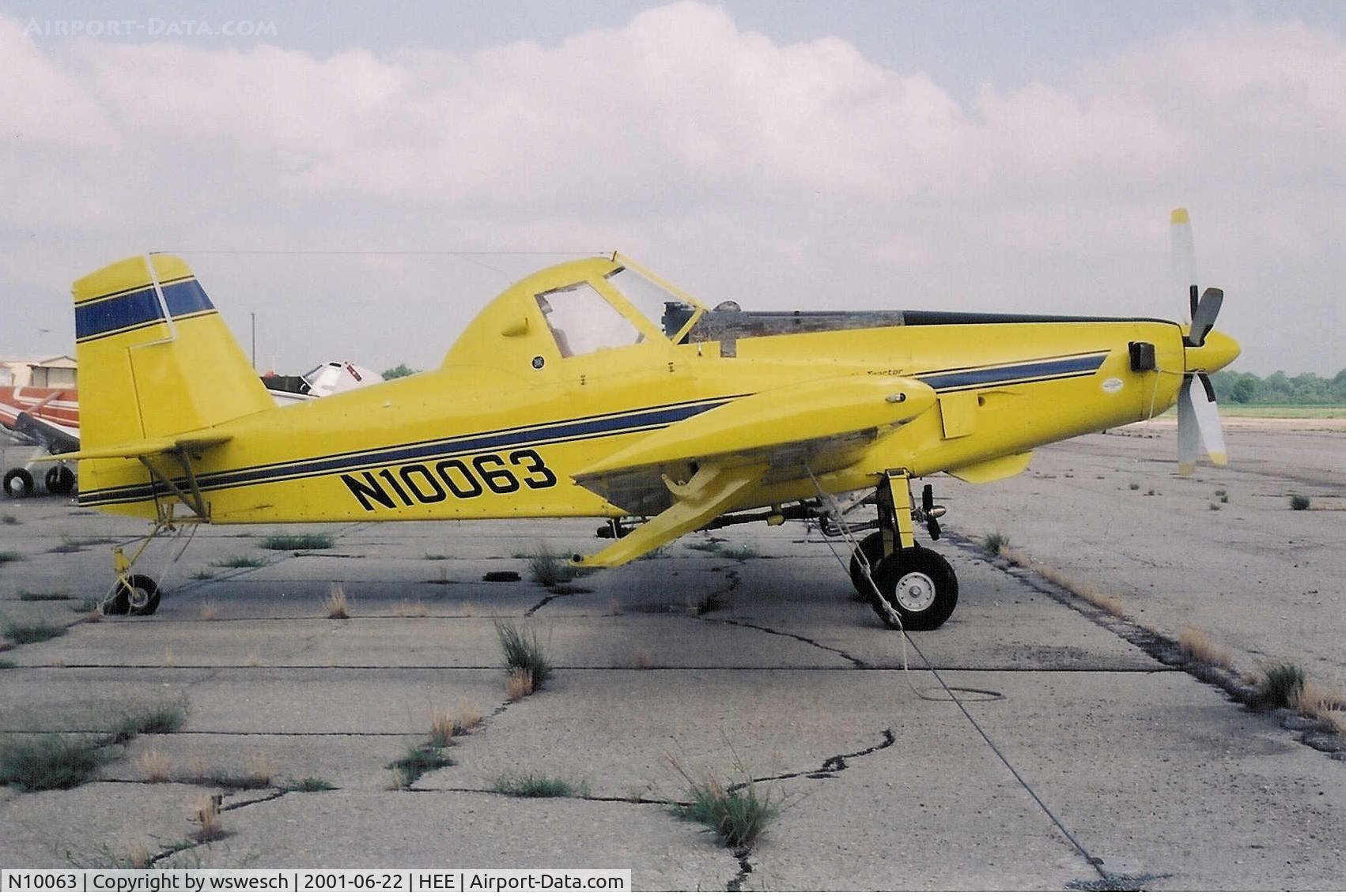 N10063, 1988 Air Tractor Inc AT-401 C/N 401-0697, 1988 Air Tractor AT-401, #401,0697.  Walter M601E-11 engine.  Riddell Flying Service-West Helena, Arkansas.