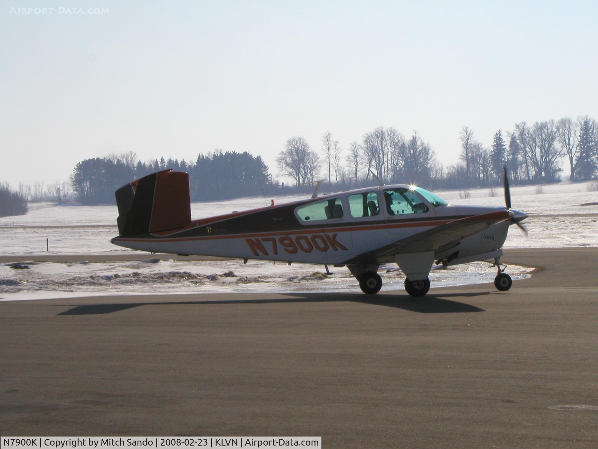 N7900K, 1964 Beech S35 Bonanza C/N D-7403, Taxiing to Runway 12.