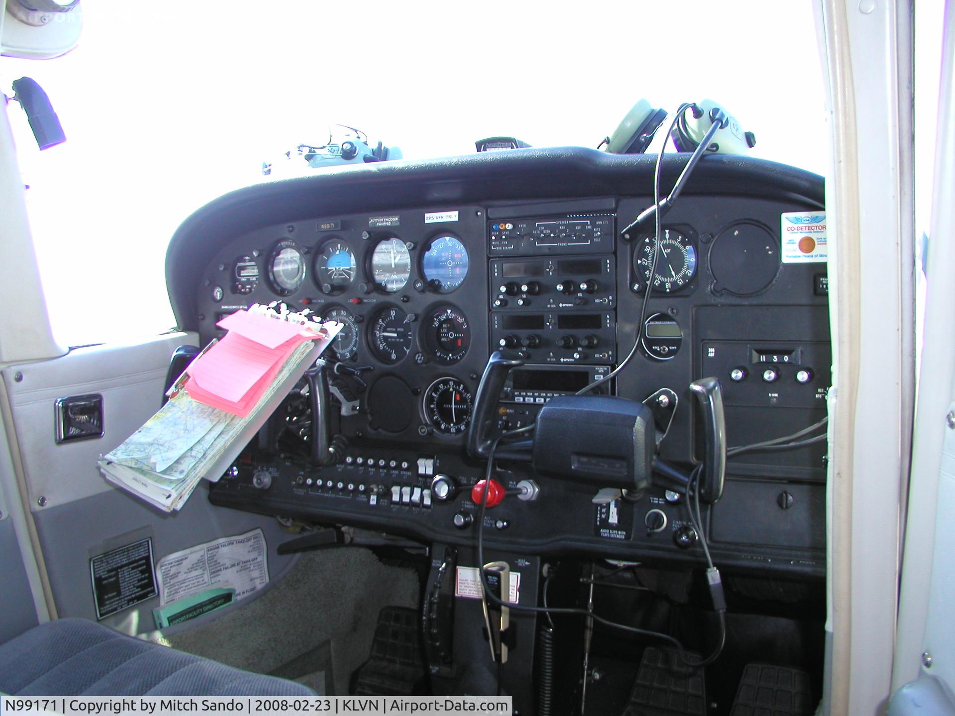 N99171, 1985 Cessna 172P C/N 17276414, Parked at the fuel pumps at Airlake.