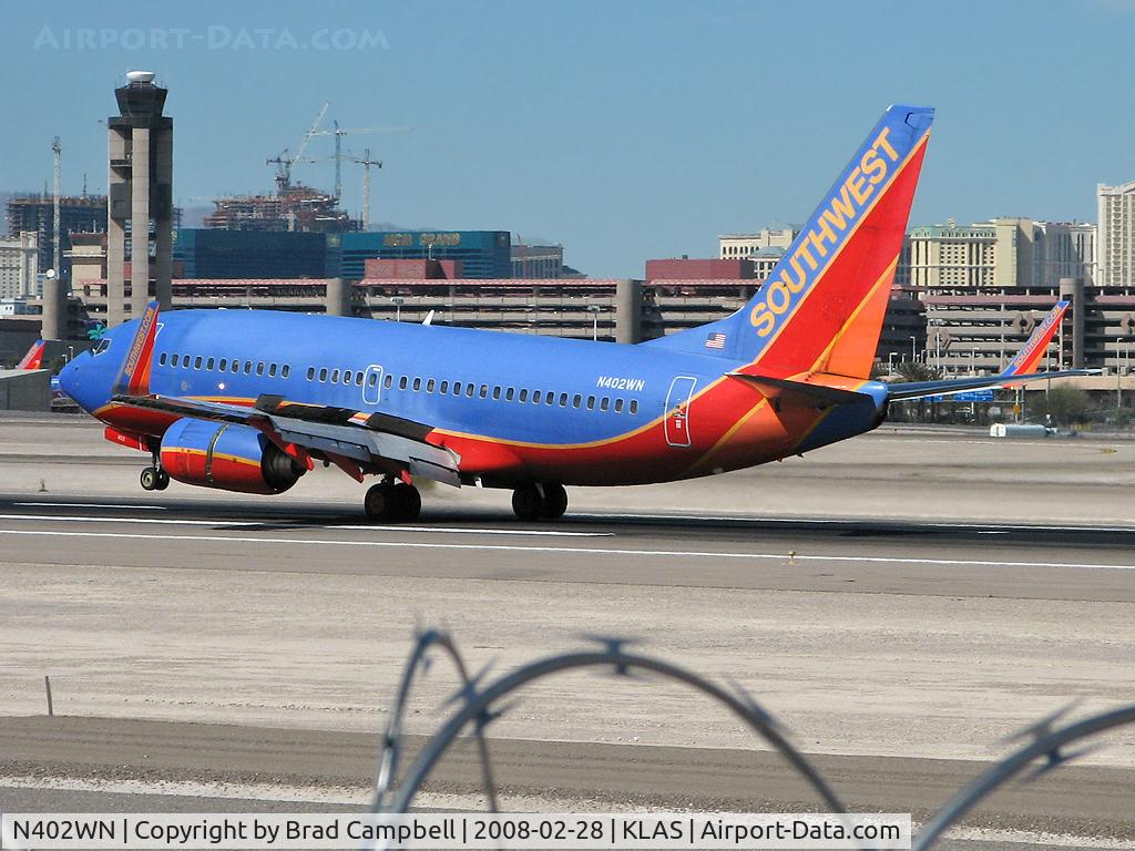 N402WN, 2001 Boeing 737-7H4 C/N 29814, Southwest Airlines / 2001 Boeing 737-7H4 / My 5400th upload - but not a very good photo.