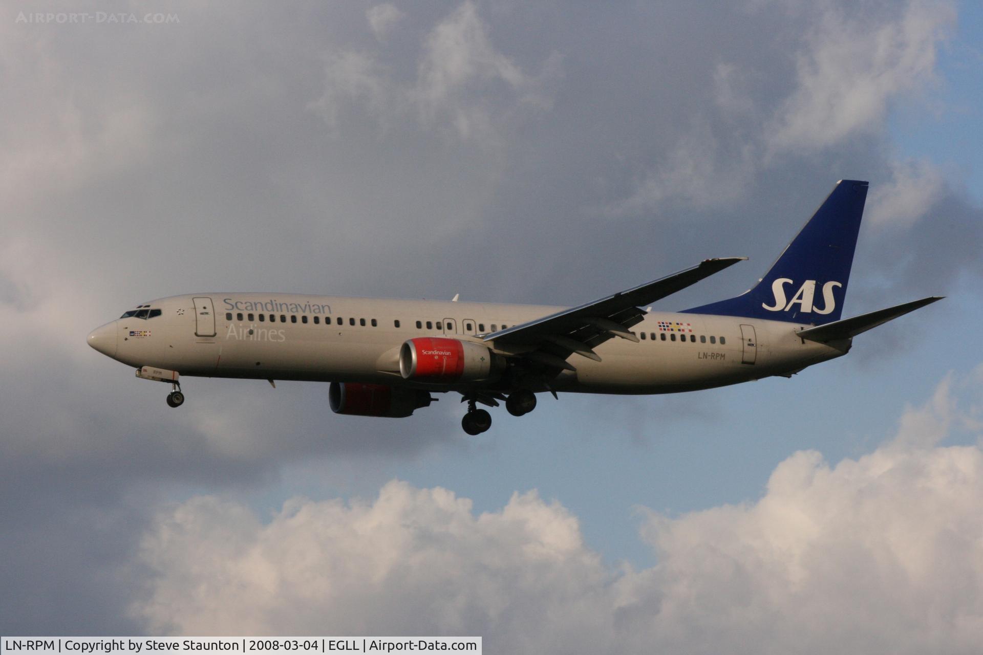 LN-RPM, 2000 Boeing 737-883 C/N 30195, Taken at Heathrow Airport March 2008