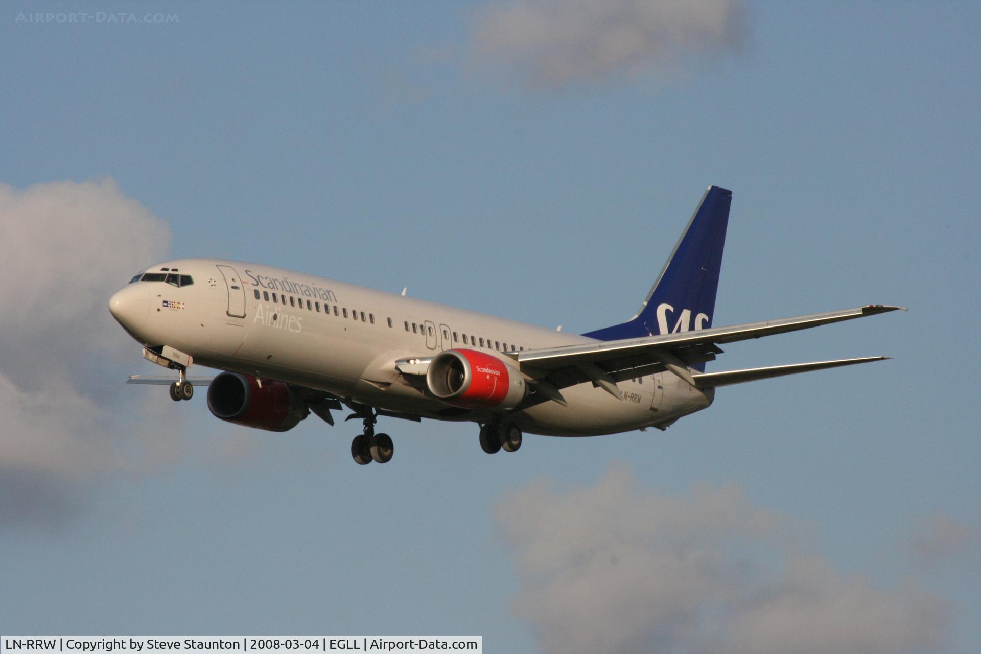 LN-RRW, 2004 Boeing 737-883 C/N 32277, Taken at Heathrow Airport March 2008