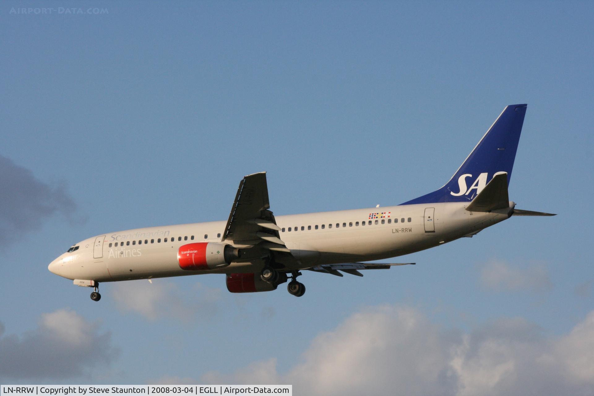 LN-RRW, 2004 Boeing 737-883 C/N 32277, Taken at Heathrow Airport March 2008