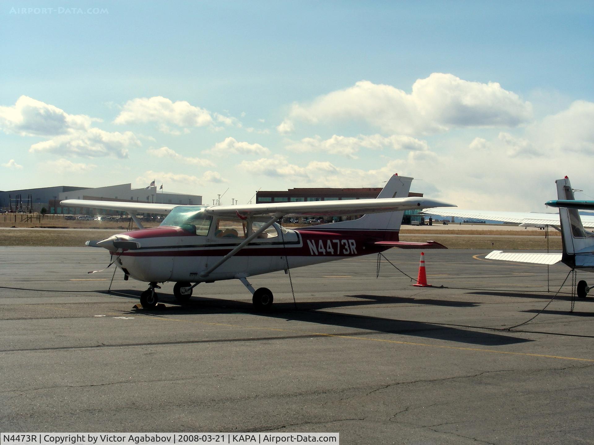 N4473R, 1974 Cessna 172M C/N 17263215, An old 172 parked at Centennial