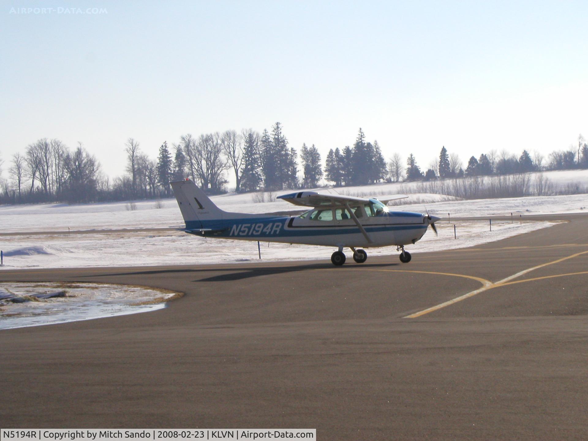N5194R, 1974 Cessna 172M C/N 17263411, Taxiing to Runway 12.