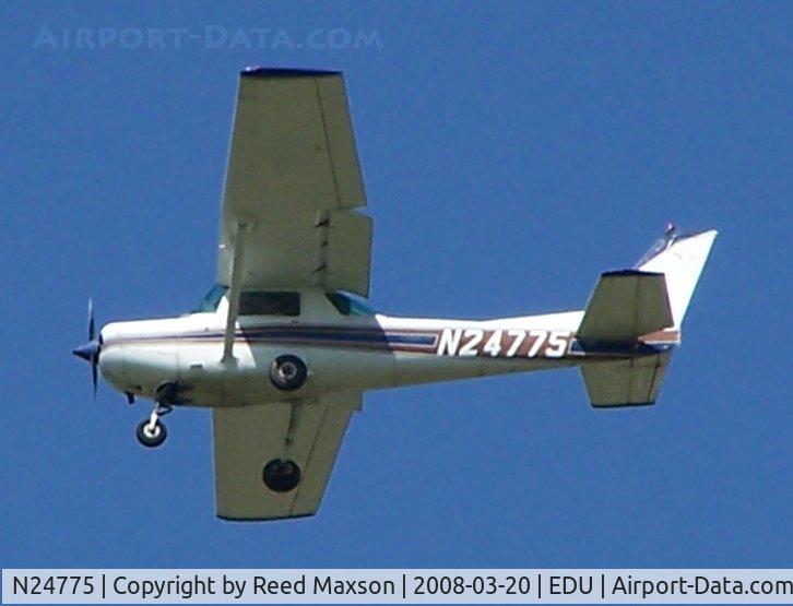 N24775, 1977 Cessna 152 C/N 15280371, On base for 16, University Airport, Davis, CA