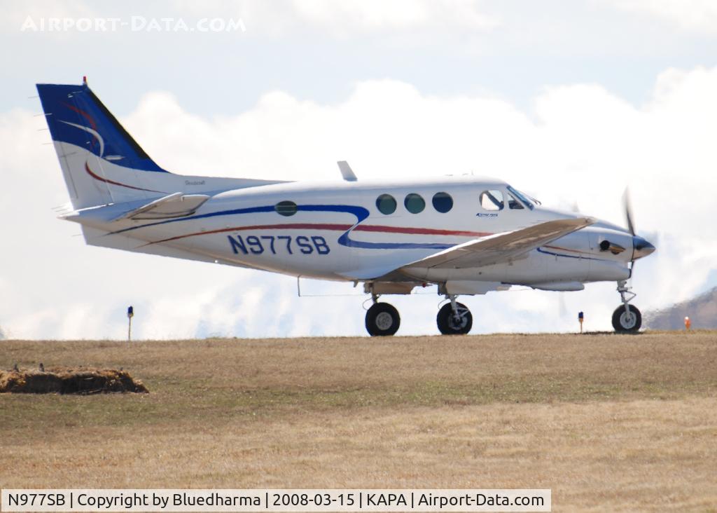 N977SB, 1972 Beech E-90 King Air C/N LW-10, Postition and hold for 17L.
