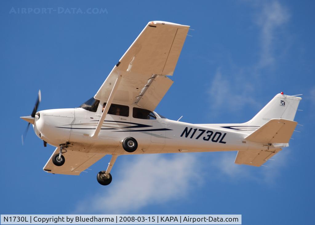 N1730L, 2007 Cessna 172S C/N 172S10638, On final approach to 17L.