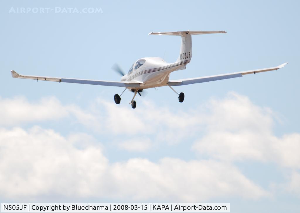 N505JF, 2005 Diamond DA-40 Diamond Star C/N 40.520, On approach to 17L.