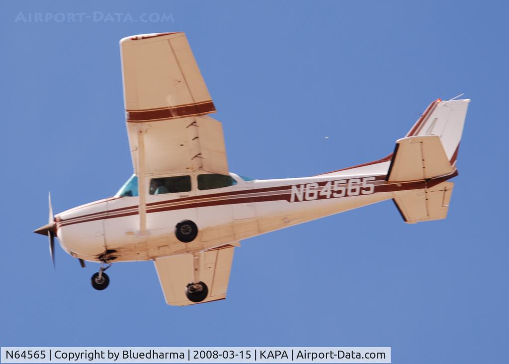 N64565, 1982 Cessna 172P C/N 17275582, On approach to 17L.