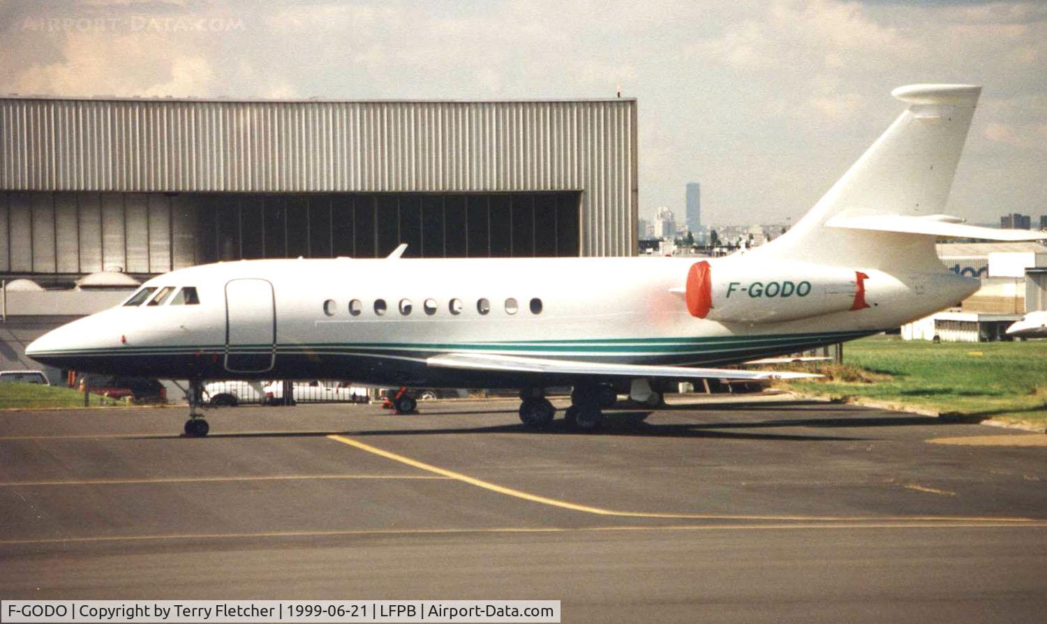 F-GODO, Dassault Falcon 2000 C/N 065, Falcon 2000 on the Le Bourget ramp