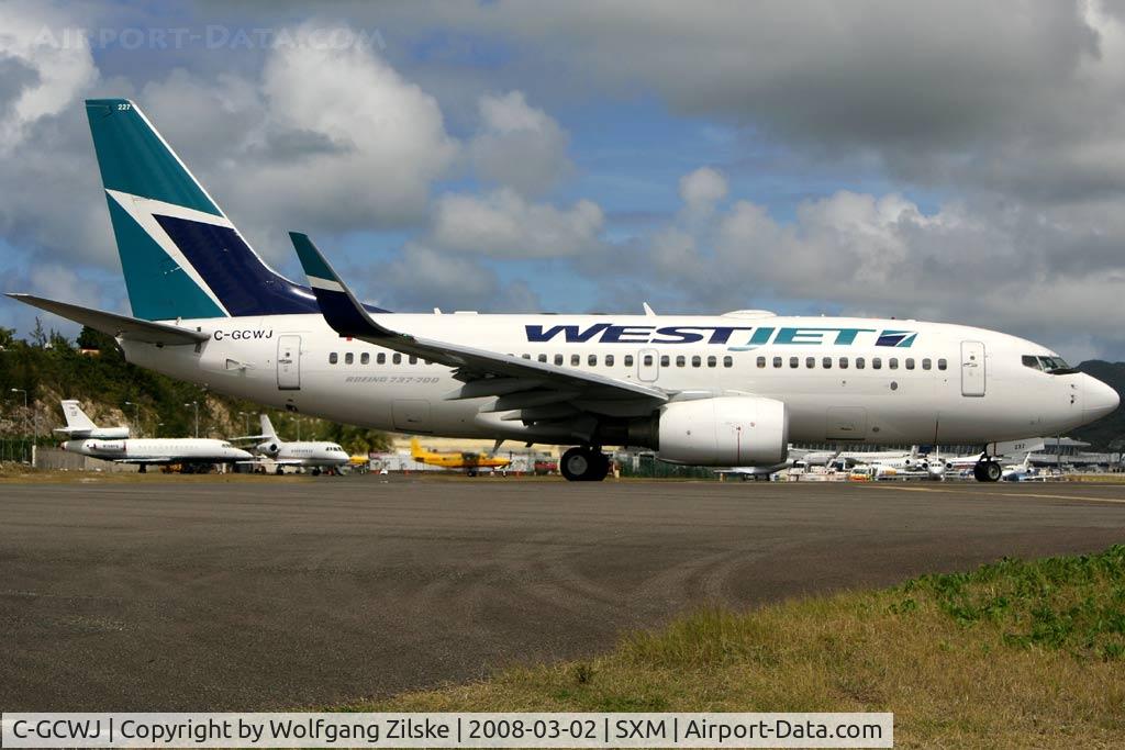 C-GCWJ, 2004 Boeing 737-7CT C/N 33970, visitor
