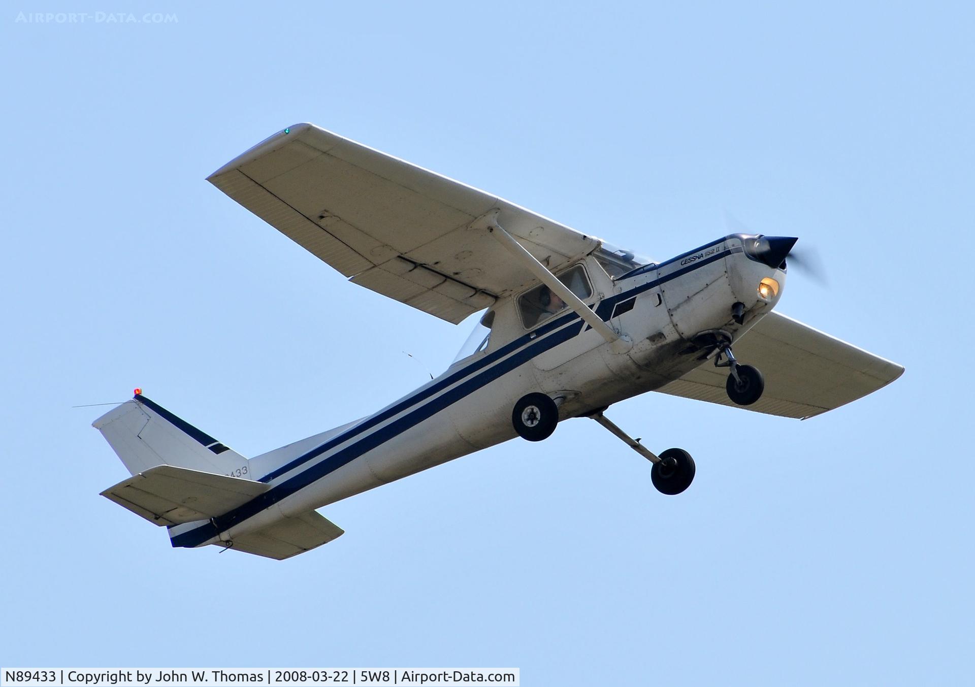 N89433, 1978 Cessna 152 C/N 15282743, Departing