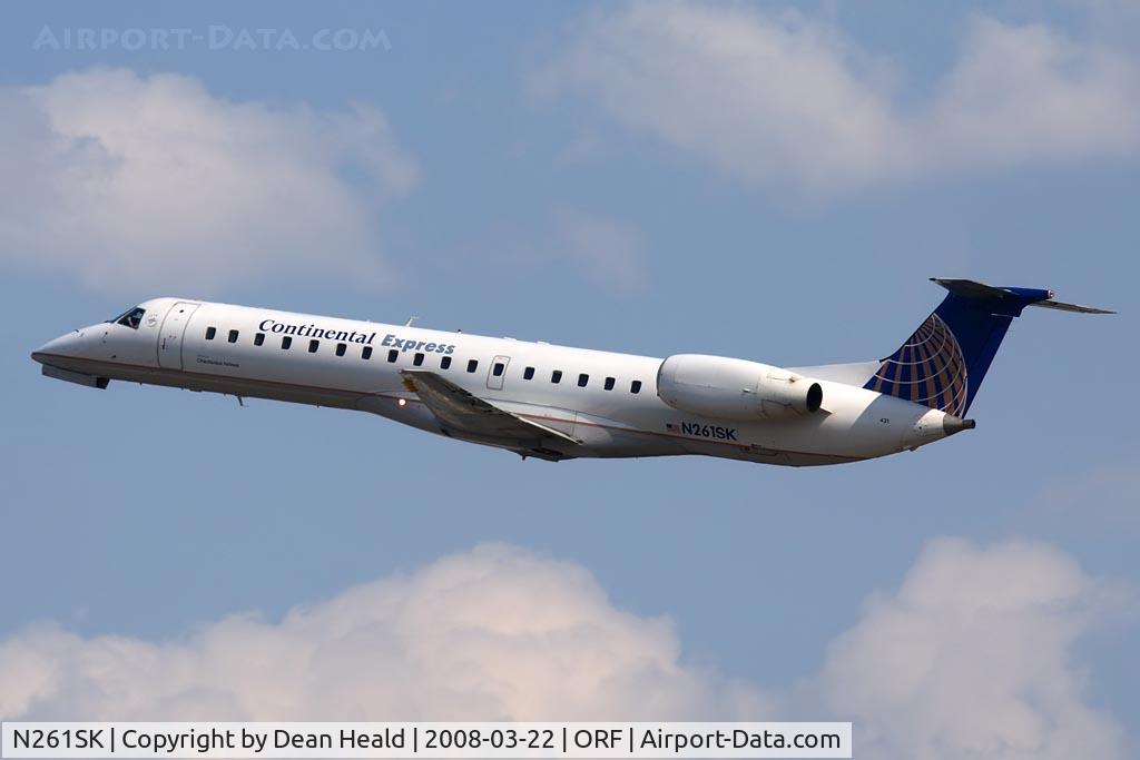 N261SK, 1999 Embraer ERJ-145LR (EMB-145LR) C/N 145144, Continental Express (Operated by Chautauqua Airlines) N261SK (FLT CHQ5919) climbing out from RWY 5 enroute to Cleveland-Hopkins Int'l (KCLE).