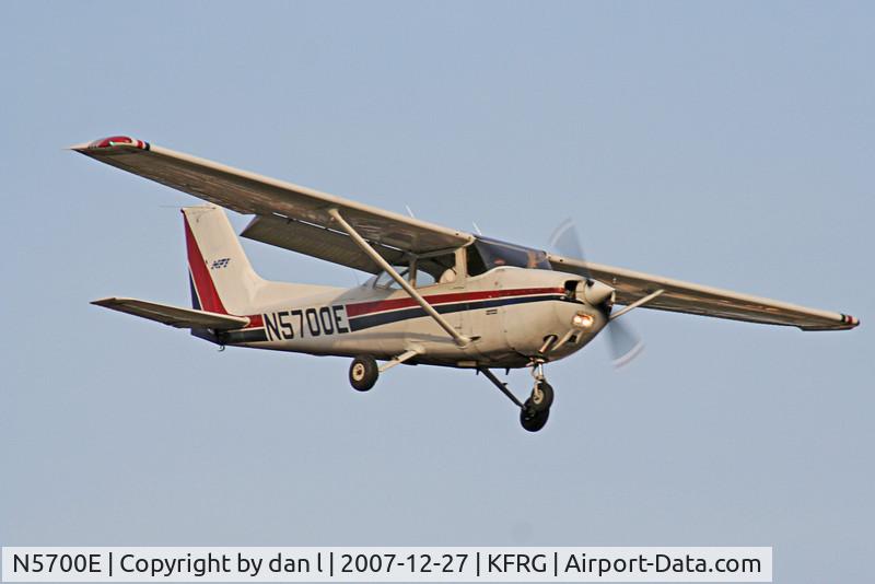 N5700E, 1978 Cessna 172N C/N 17271923, touch and goes