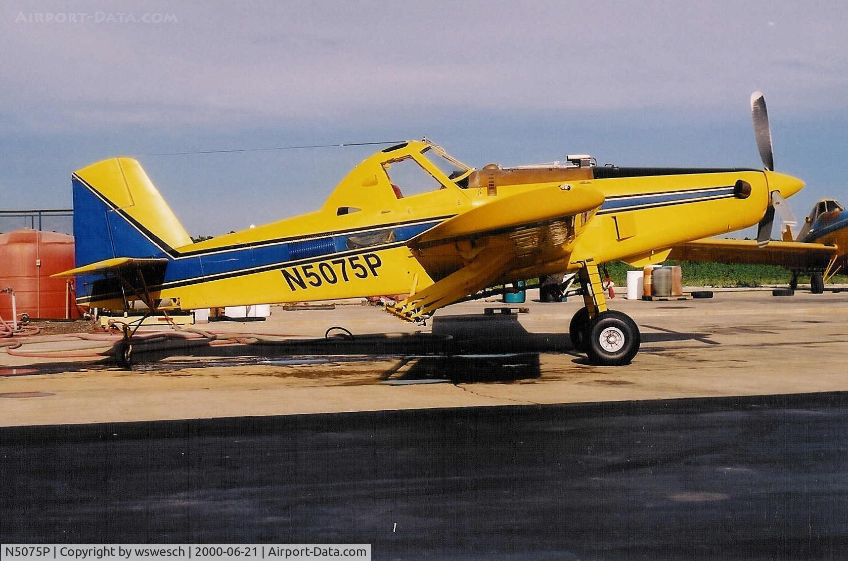 N5075P, 1997 Air Tractor Inc AT-502B C/N 502B-0439, 1997 Air Tractor AT-502B, #502B-0439.  Note windows for crew seat aft of cockpit.  Marion, Arkansas.