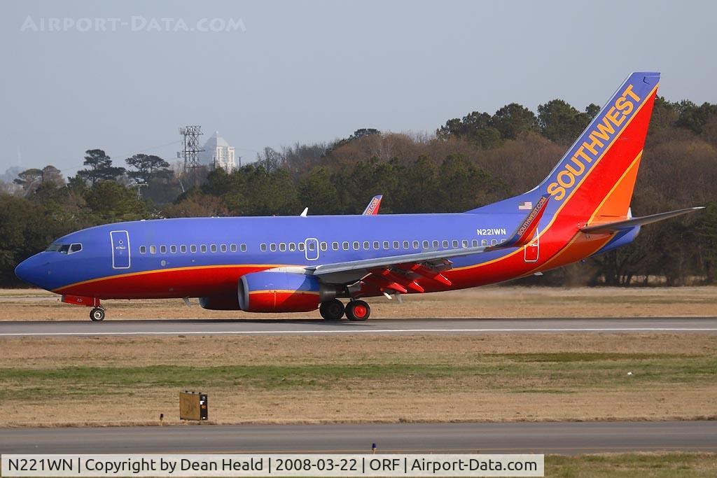 N221WN, 2005 Boeing 737-7H4 C/N 34259, Southwest Airlines N221WN (FLT SWA3038) from Chicago Midway Int'l (KMDW) rolling out on RWY 5 after landing.