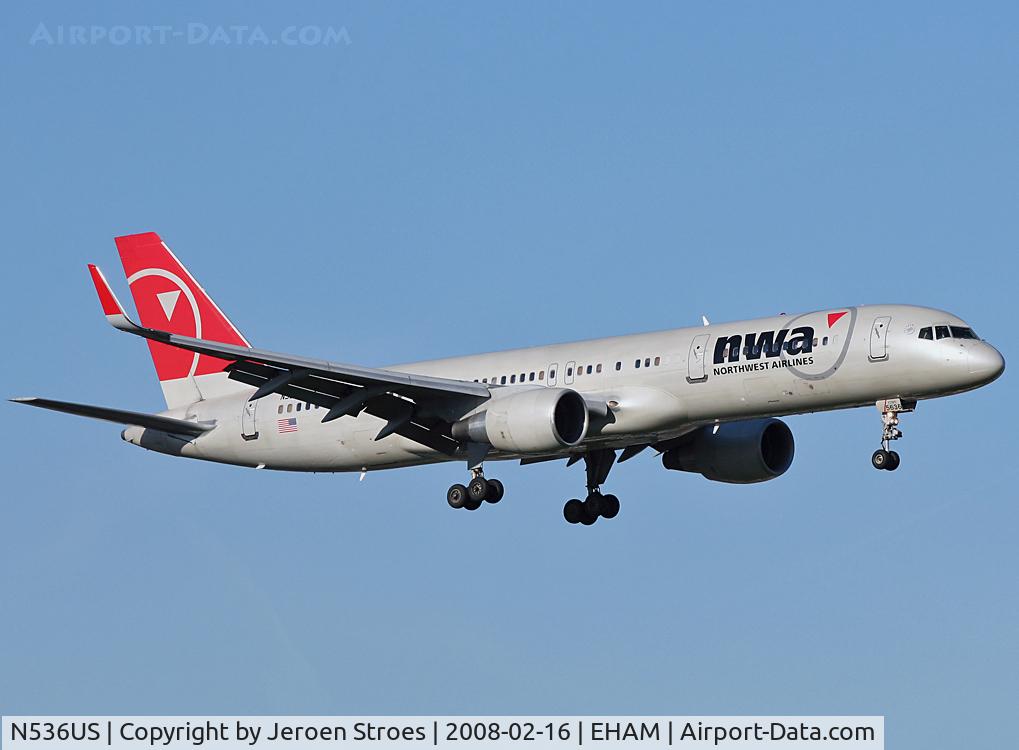 N536US, 1995 Boeing 757-251 C/N 26483, rwy 06 arrival