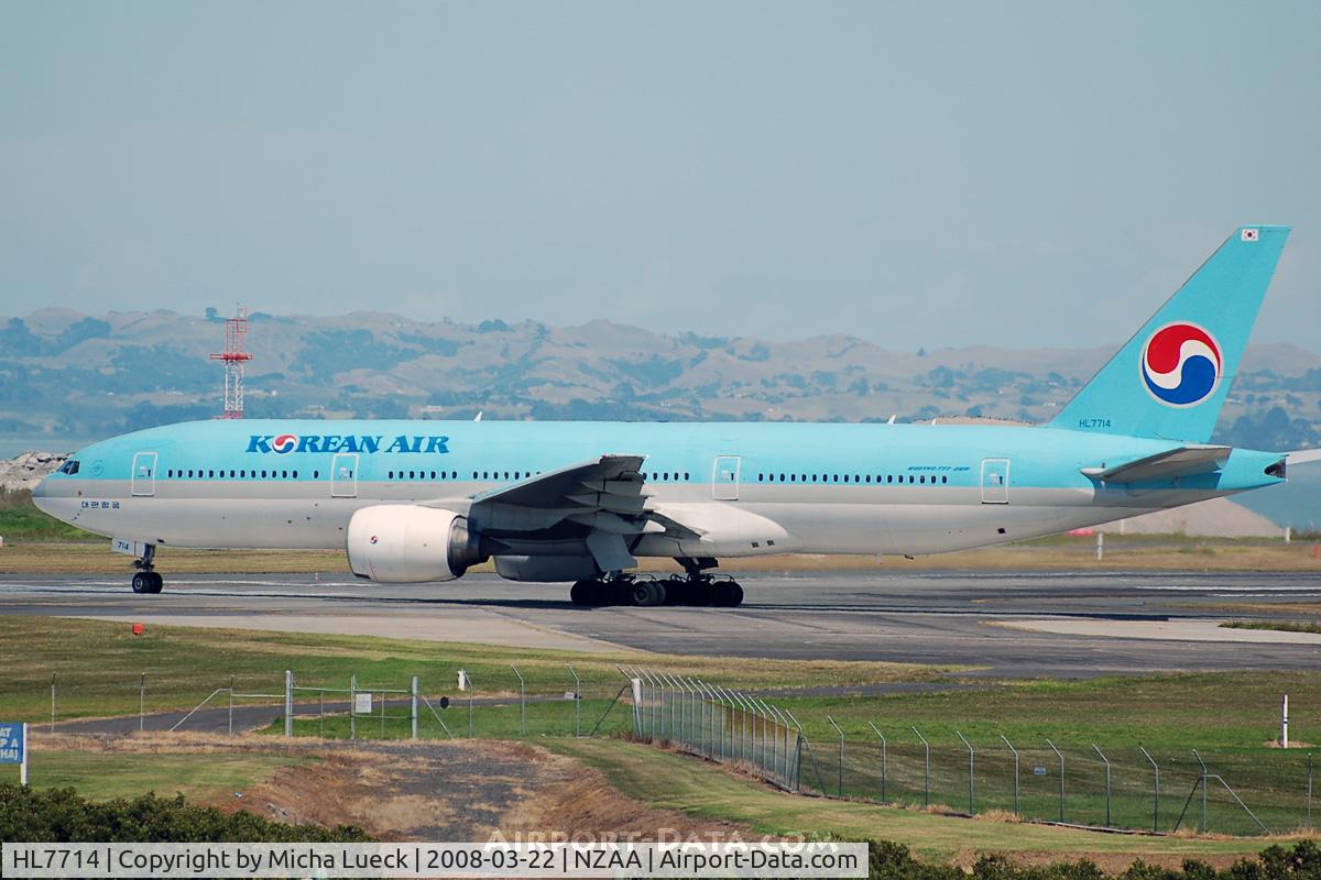 HL7714, 2002 Boeing 777-2B5/ER C/N 27951, Turning onto the runway
