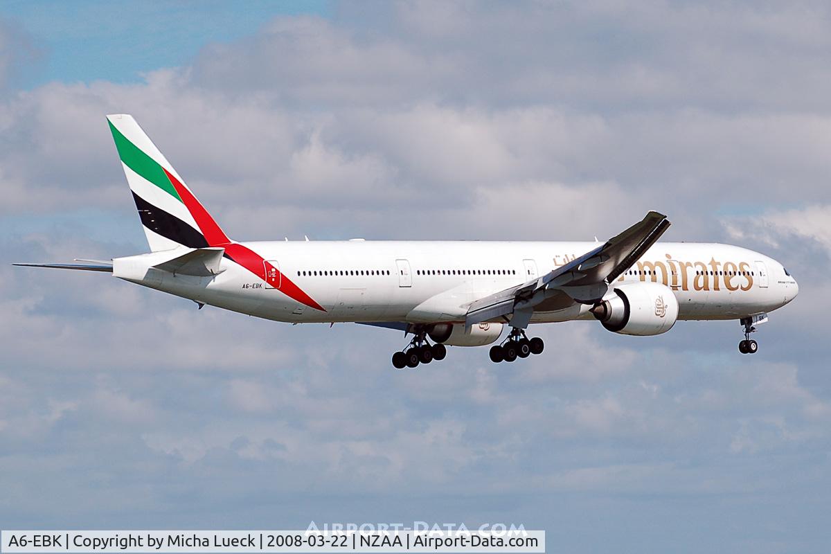 A6-EBK, 2006 Boeing 777-31H/ER C/N 34481, On finals