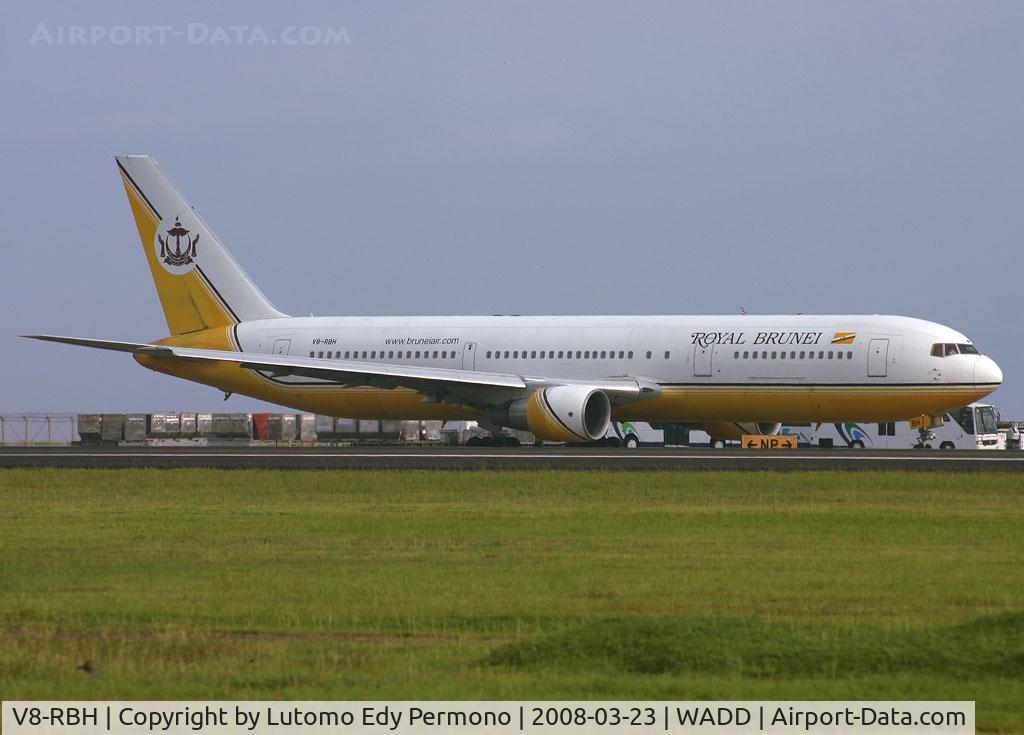 V8-RBH, 1993 Boeing 767-33A/ER C/N 25534/477, Royal Brunei