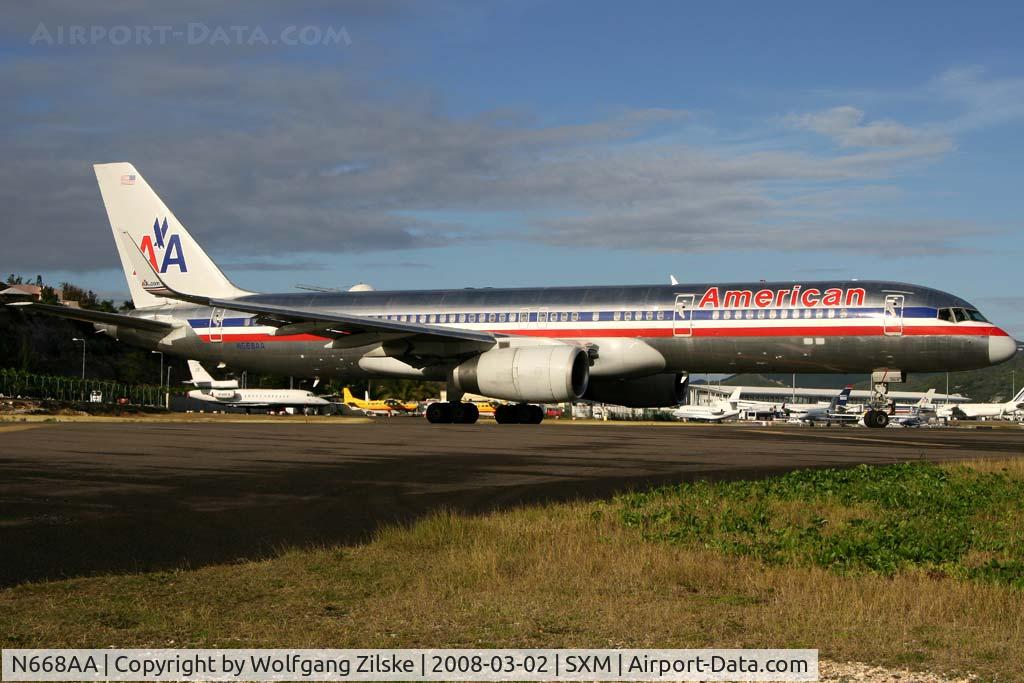 N668AA, 1992 Boeing 757-223 C/N 25333, visitor
