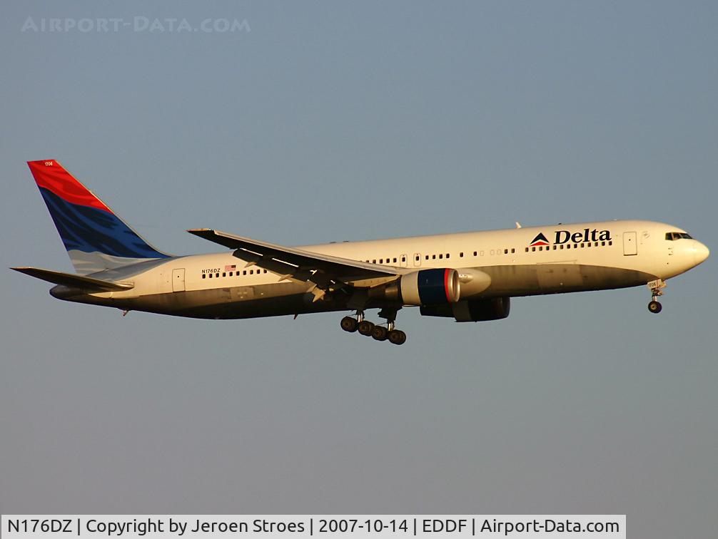 N176DZ, 1999 Boeing 767-332 C/N 29697, .