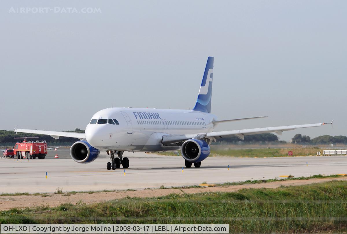 OH-LXD, 2001 Airbus A320-214 C/N 1588, Taxi for take off RWY 25L.