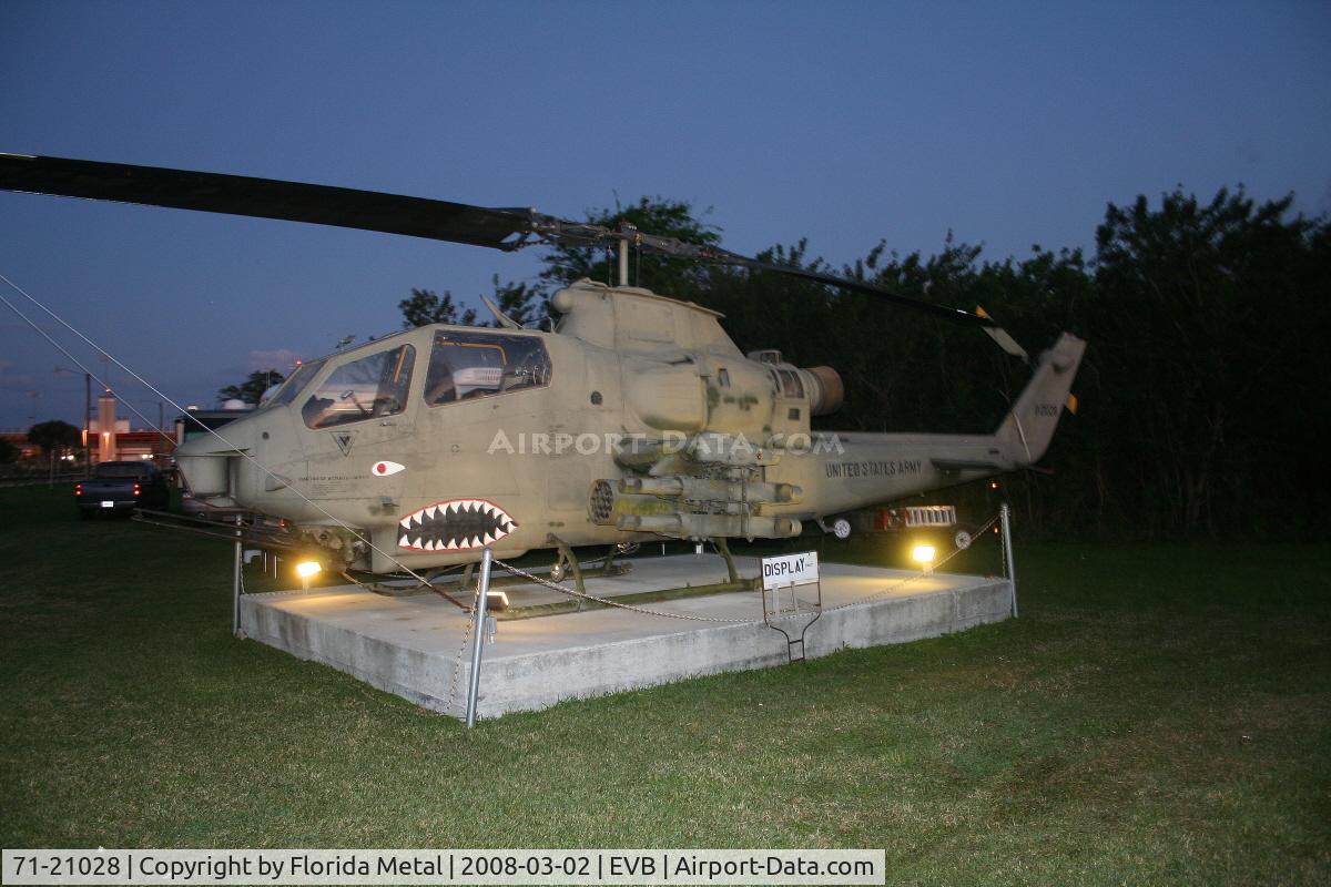 71-21028, 1971 Bell AH-1F Cobra C/N 21099, AH-1G Cobra