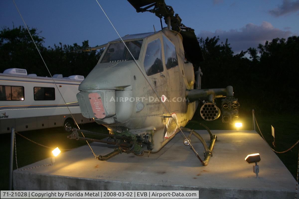 71-21028, 1971 Bell AH-1F Cobra C/N 21099, AH-1G Cobra