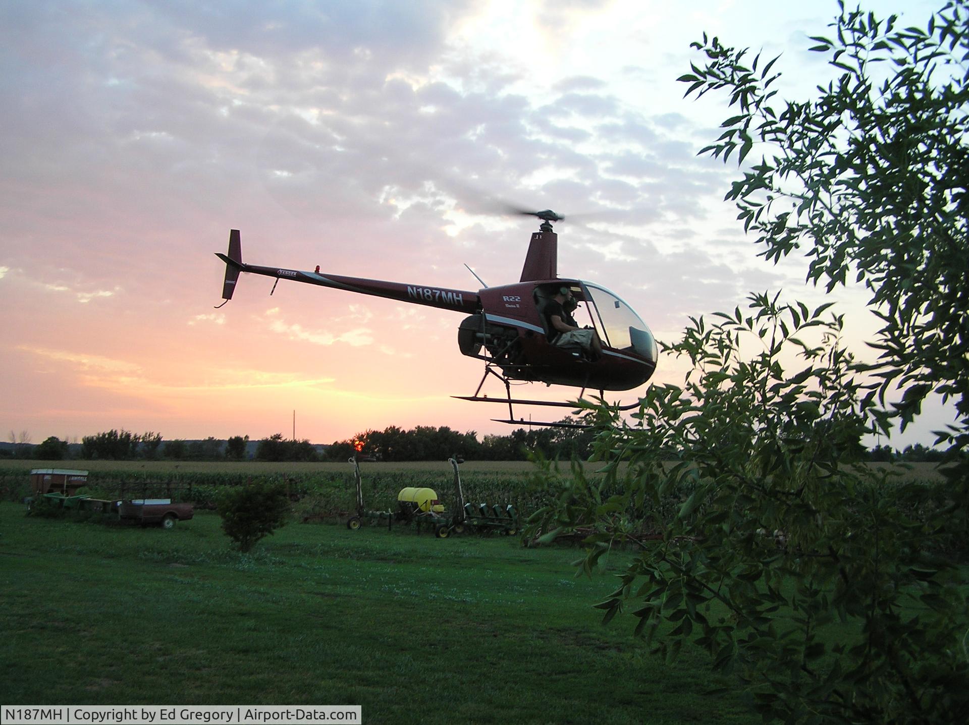 N187MH, 2002 Robinson R22 BETA C/N 3361, MH in Crecent Iowa