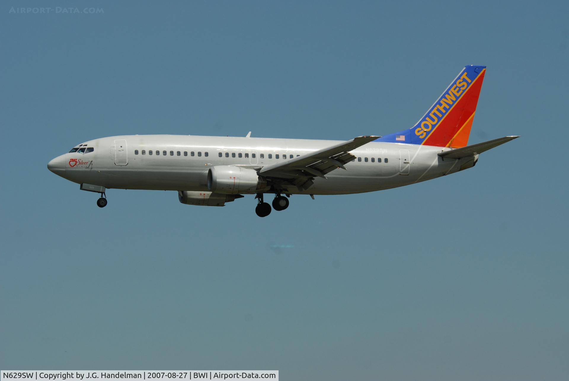 N629SW, 1996 Boeing 737-3H4 C/N 27704, On final at BWI