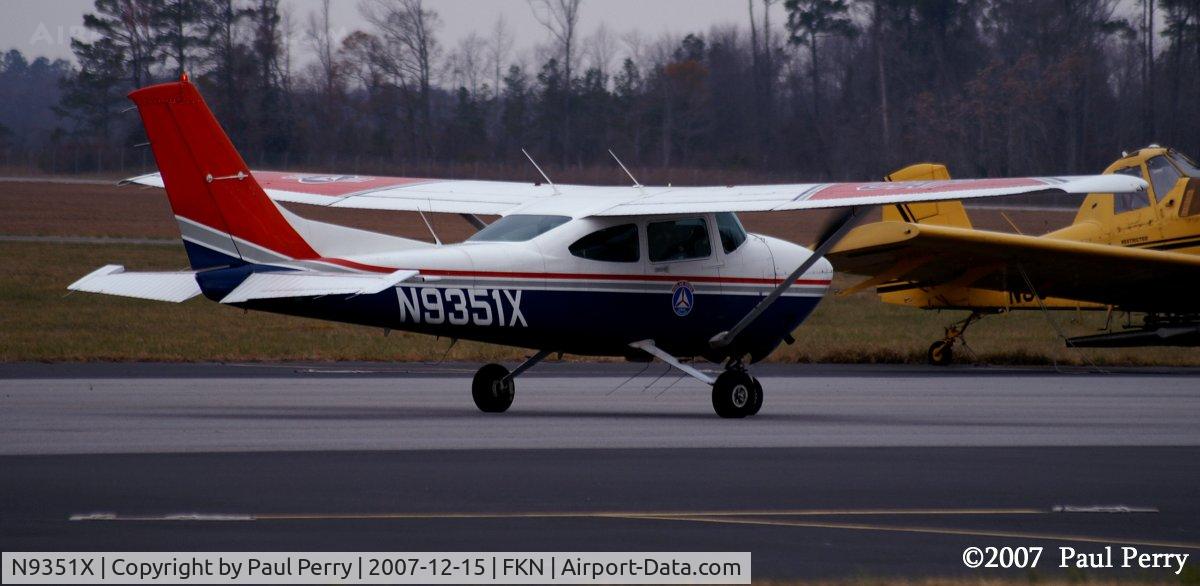 N9351X, 1985 Cessna 182R Skylane C/N 18268499, Taxiing out, on quite the dreary day