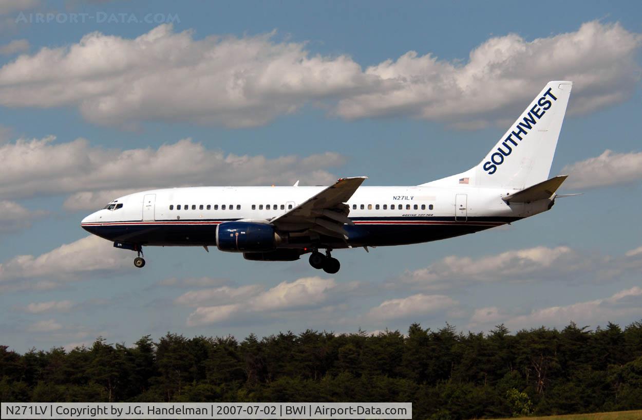 N271LV, 1998 Boeing 737-705 C/N 29090, On final BWI