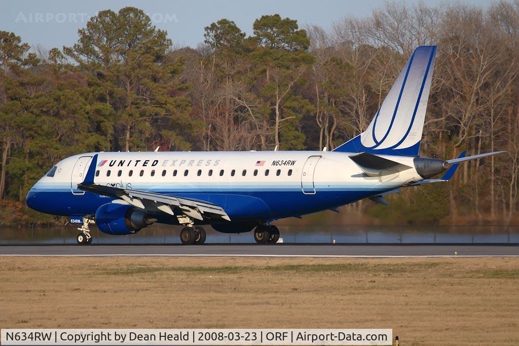 N634RW, 2004 Embraer 170SE (ERJ-170-100SE) C/N 17000055, United Express (Operated by Shuttle America) N634RW (FLT TCF7639) from Washington Dulles Int'l (KIAD) rolling out long on RWY 5.