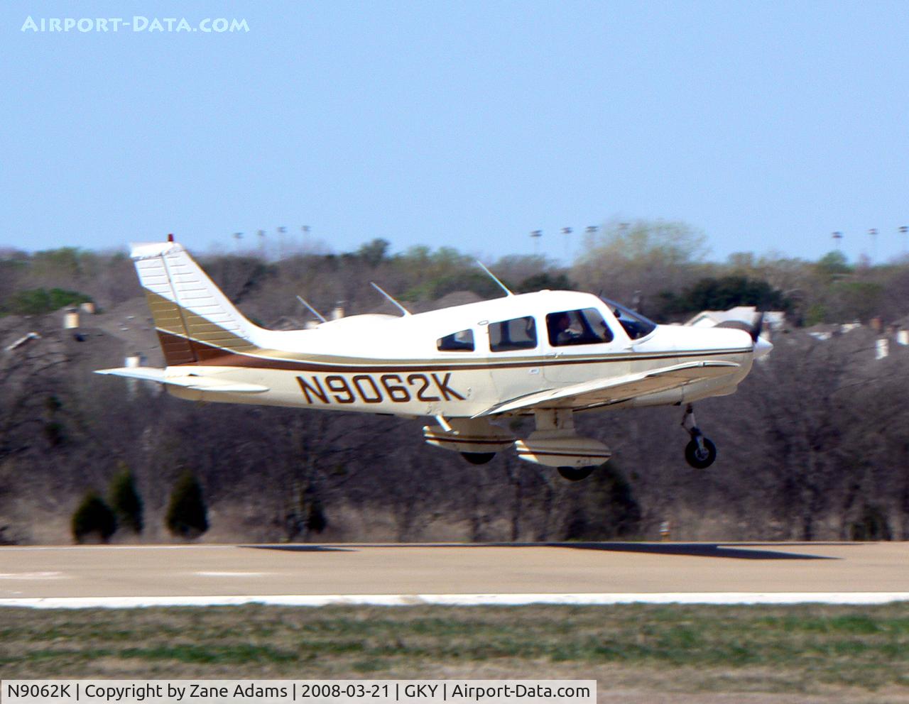 N9062K, 1977 Piper PA-28-161 C/N 28-7816187, Takeoff at Arlington Municipal
