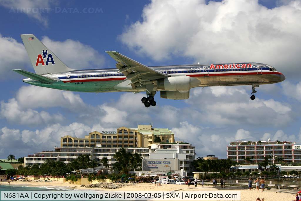 N681AA, 1992 Boeing 757-223 C/N 25338, visitor