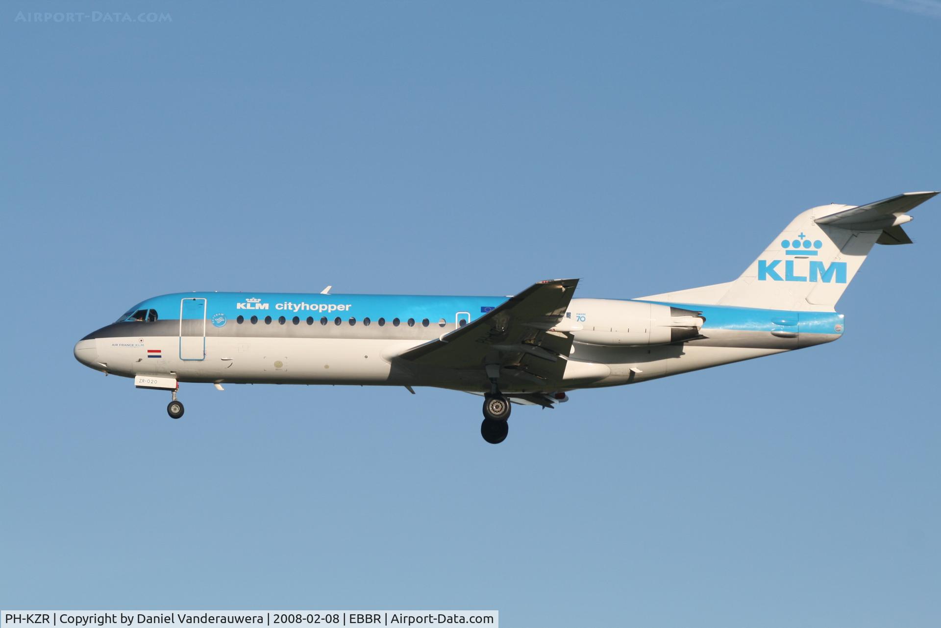 PH-KZR, 1995 Fokker 70 (F-28-0070) C/N 11551, arrival of flight KL1723 to rwy 25L