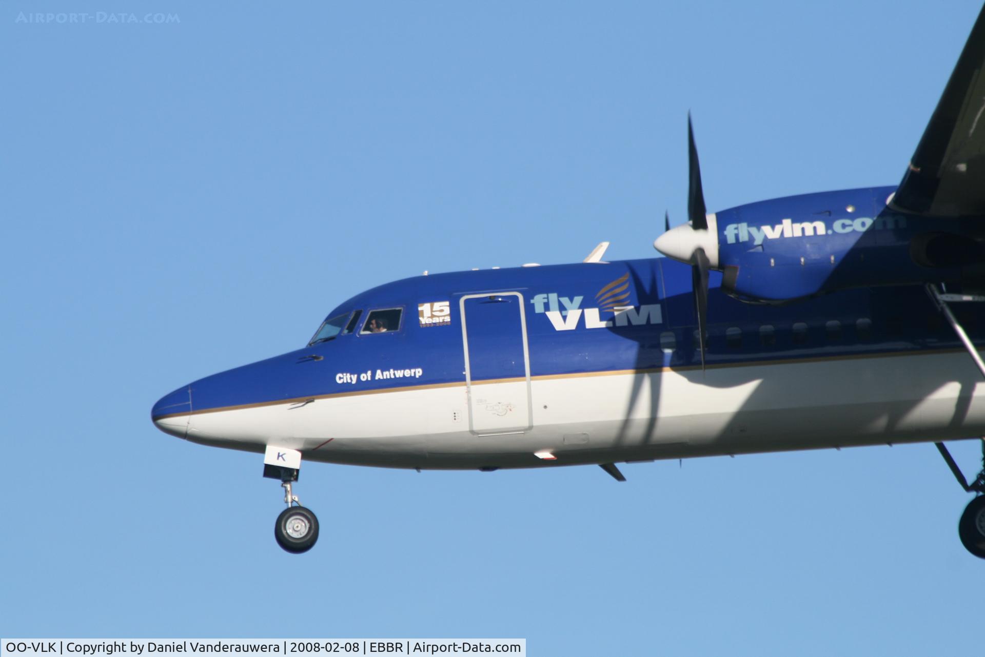 OO-VLK, 1988 Fokker 50 C/N 20122, arrival of flight VG152 to rwy 25L