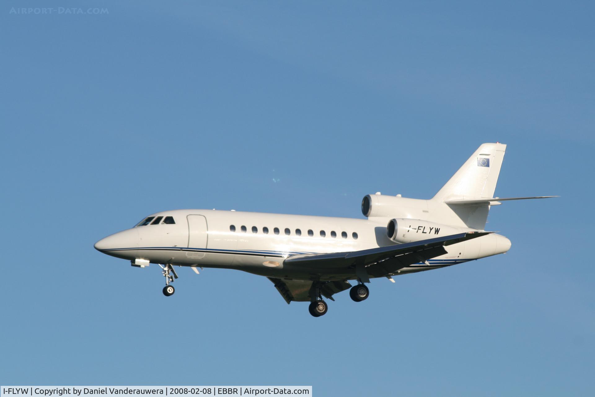 I-FLYW, 1998 Dassault Falcon 900EX C/N 27, descending to rwy 25L