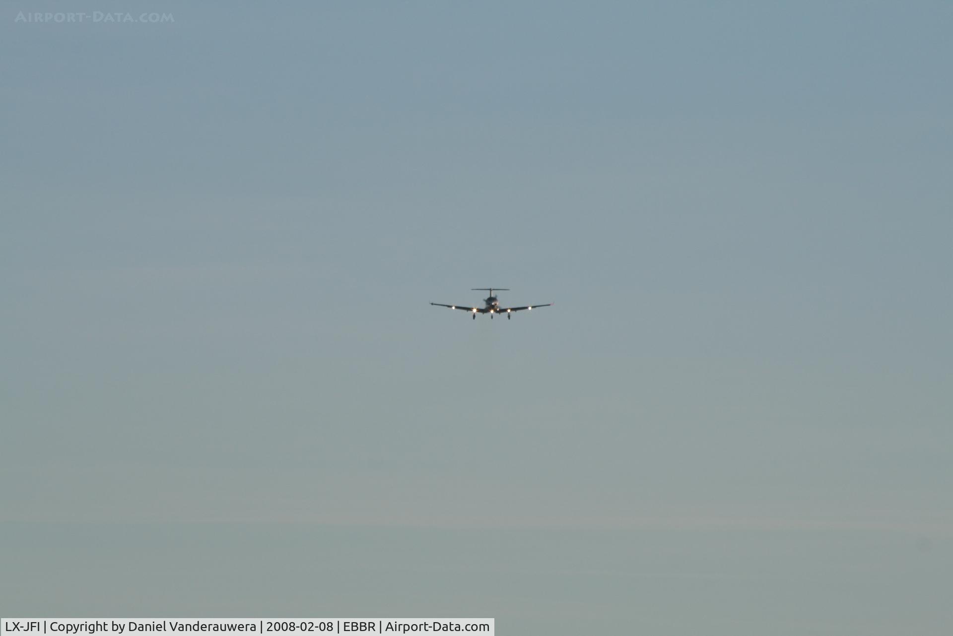 LX-JFI, 2004 Pilatus PC-12/45 C/N 574, on approach to rwy 25L