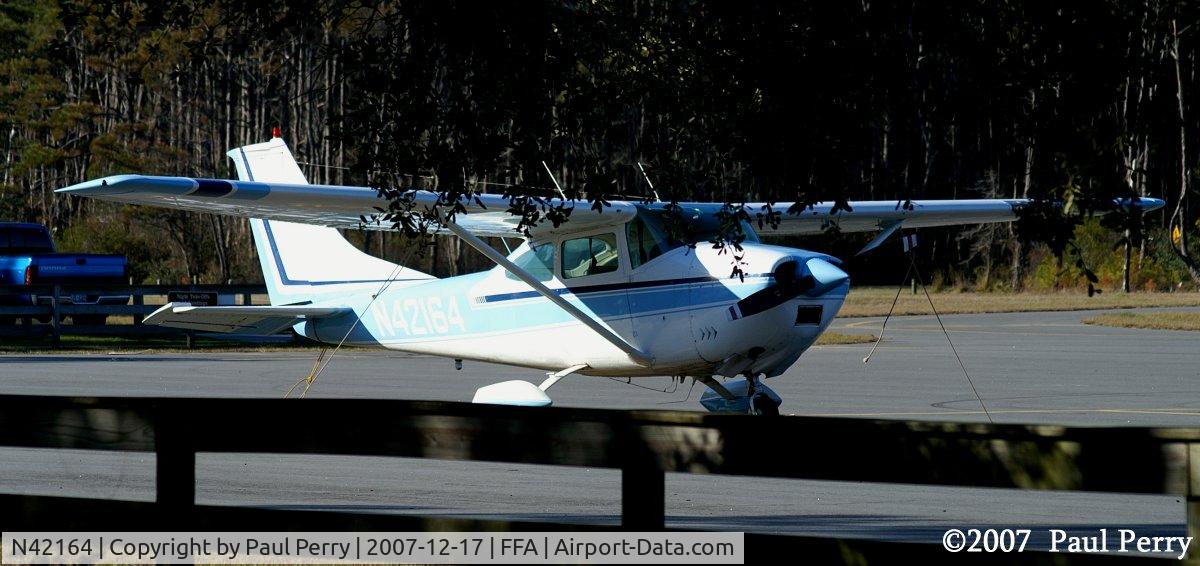N42164, 1968 Cessna 182L Skylane C/N 18258882, Well, the beach is the place for lots of sun