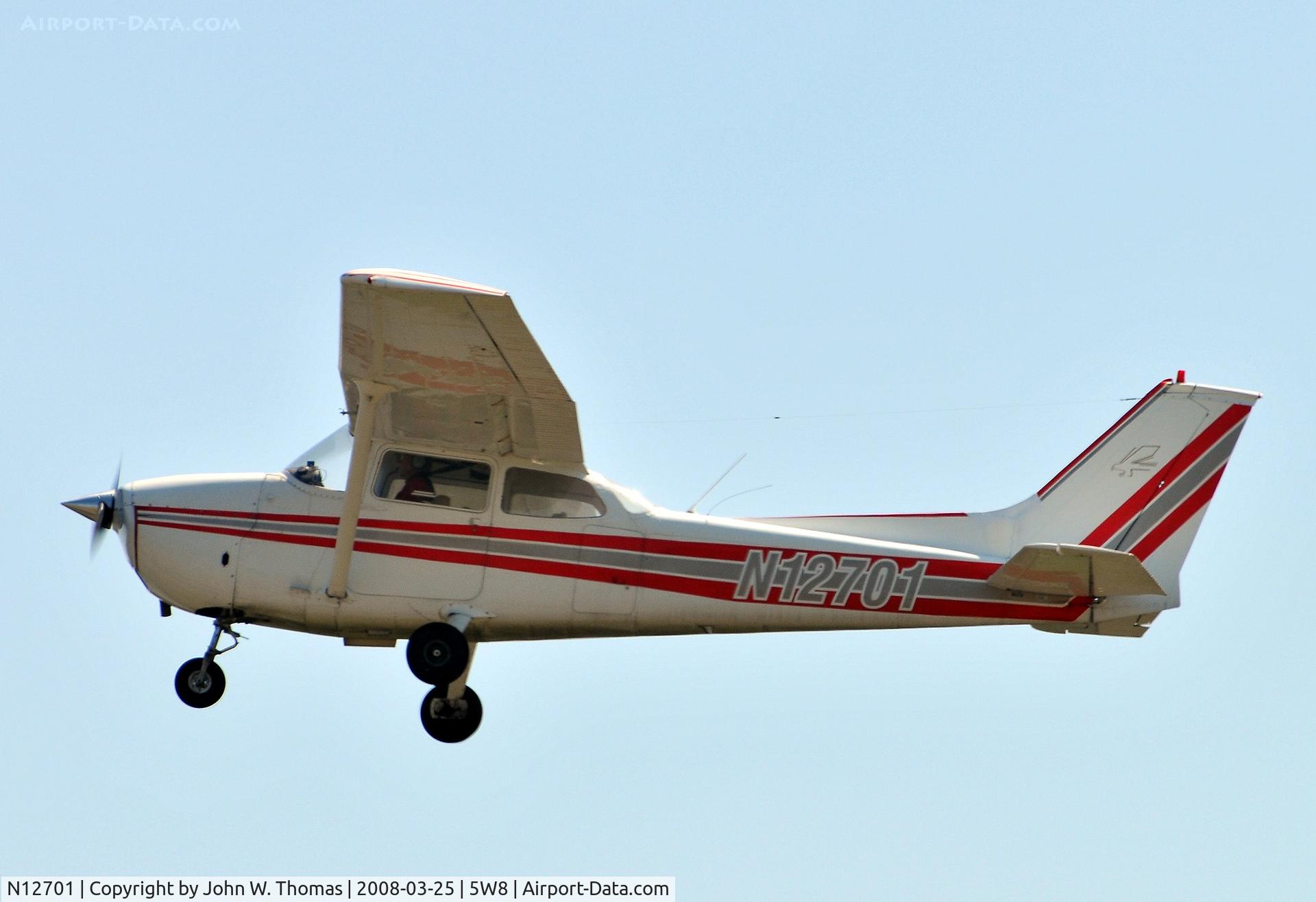 N12701, 1973 Cessna 172M C/N 17262189, Departure