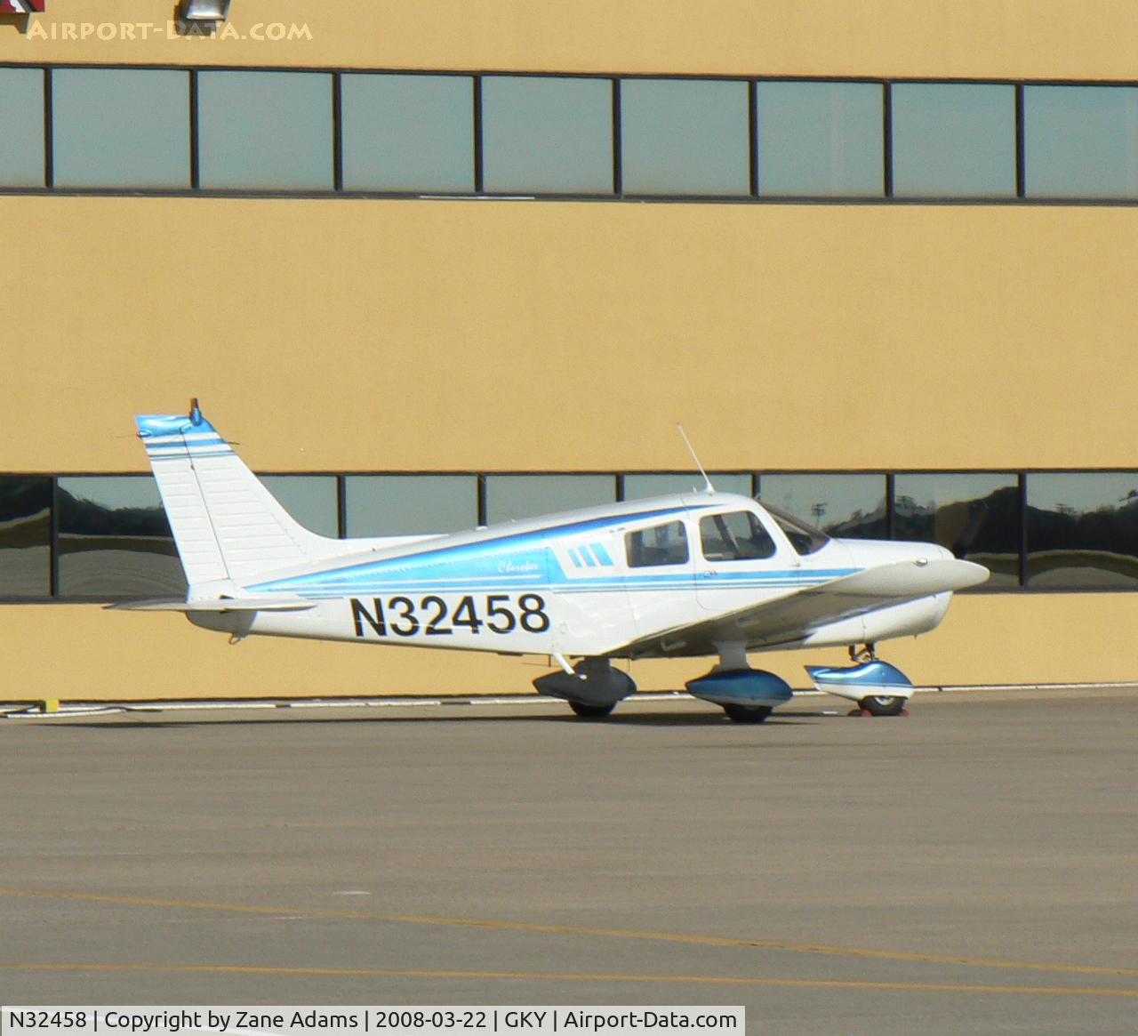 N32458, 1974 Piper PA-28-140 C/N 28-7525070, At Arlington Municipal