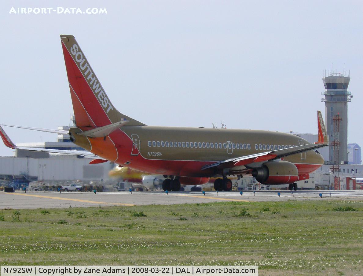 N792SW, 2000 Boeing 737-7H4 C/N 27887, At Love Field - Dallas This is the was the last aircraft delivered new in the original Soutwest Airlines livery and is one of three that will remain with this paint. 