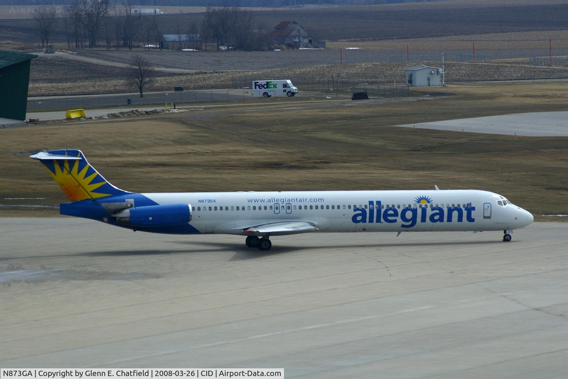 N873GA, 1988 McDonnell Douglas MD-83 (DC-9-83) C/N 49658, Taxiing out for departure on runway 27