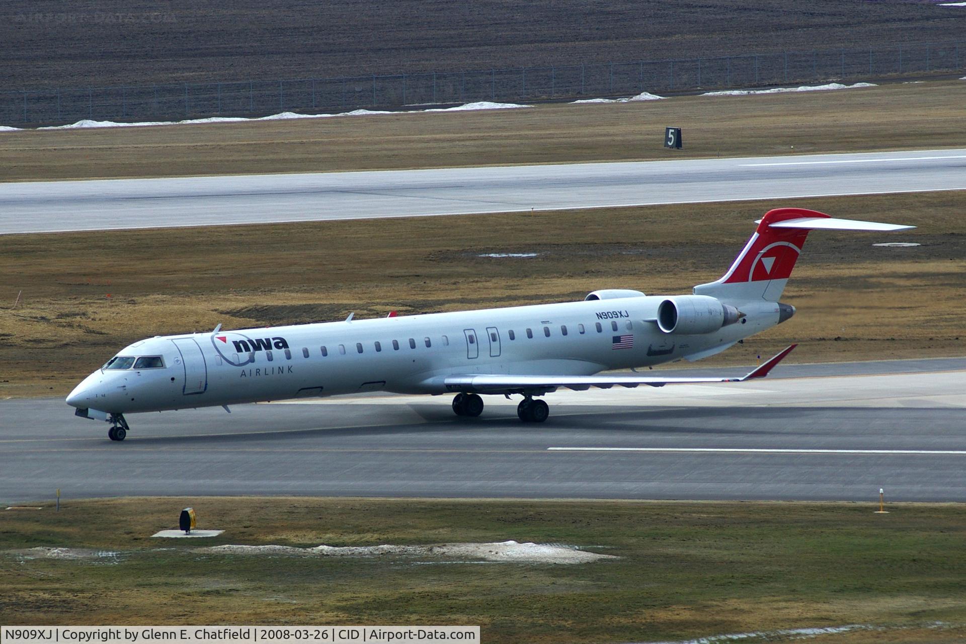 N909XJ, 2007 Bombardier CRJ-900ER (CL-600-2D24) C/N 15141, Taxiing inbound on Alpha from Runway 27