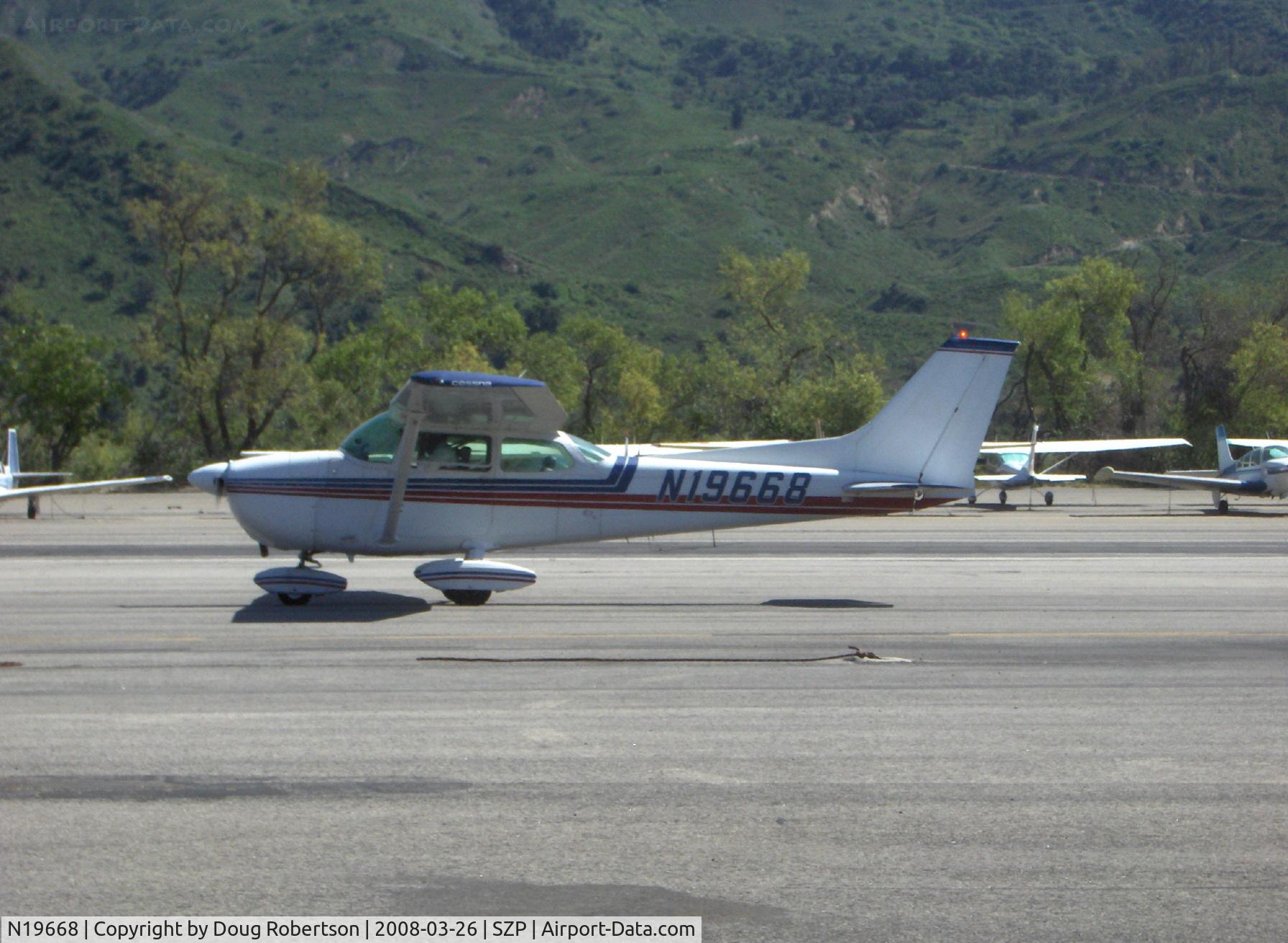 N19668, 1972 Cessna 172L C/N 17260651, 1972 Cessna 172L, Lycoming O-320-E2D 150 Hp, taxi to Rwy 22