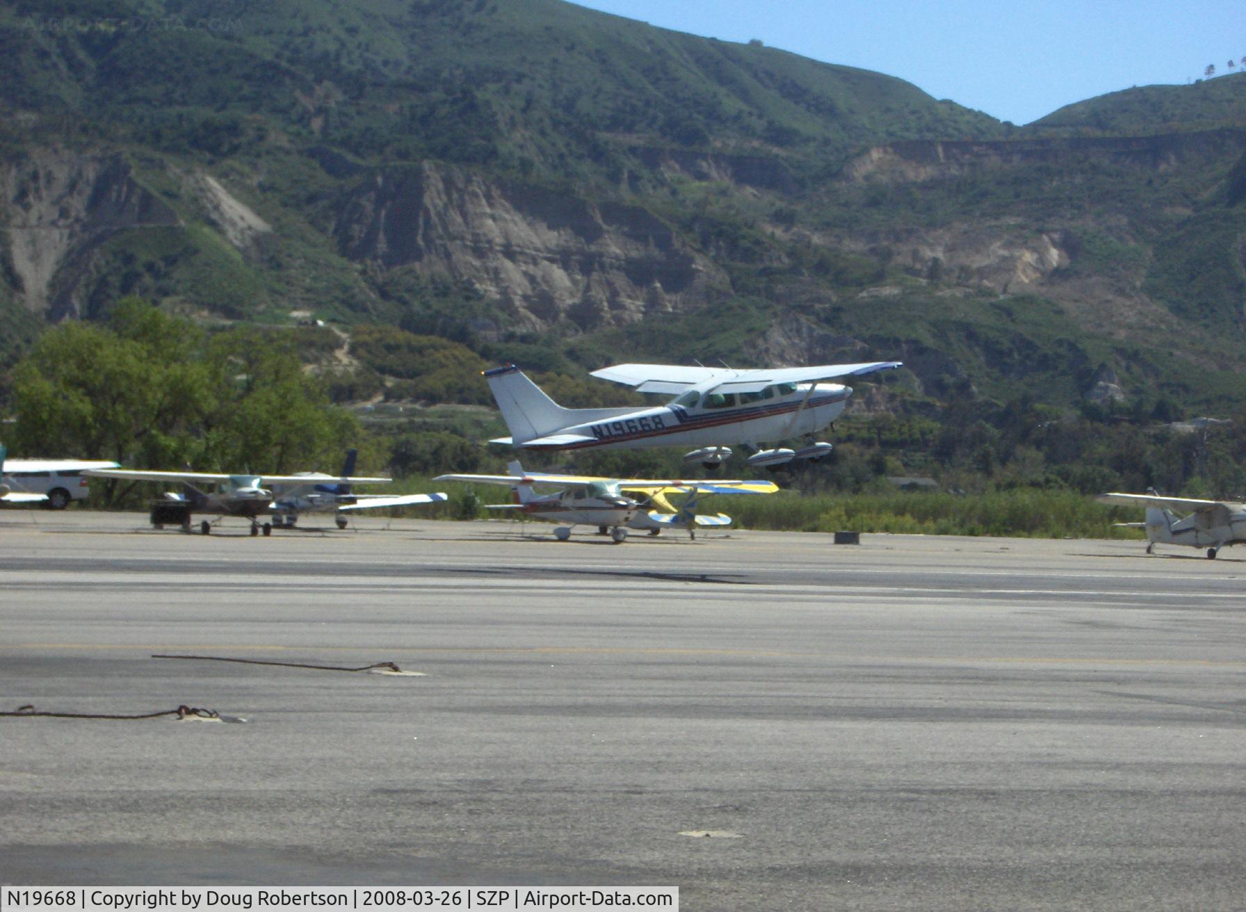 N19668, 1972 Cessna 172L C/N 17260651, 1972 Cessna 172L, Lycoming O-320-E2D 150 Hp, takeoff climb Rwy 22