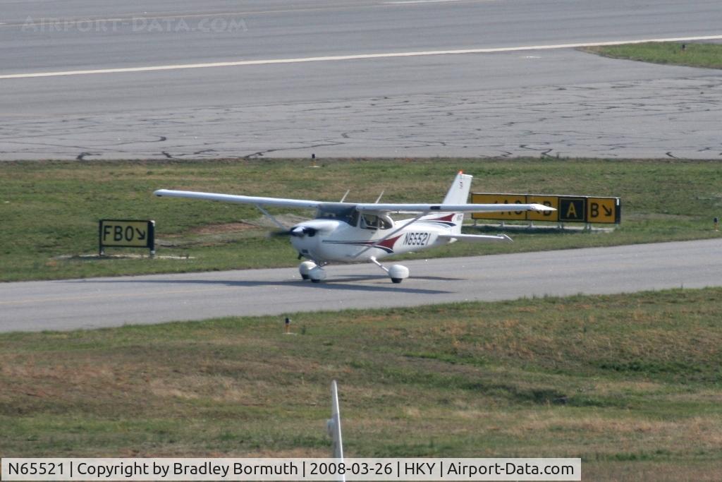 N65521, 2004 Cessna 172S C/N 172S9722, A great day to take pictures.